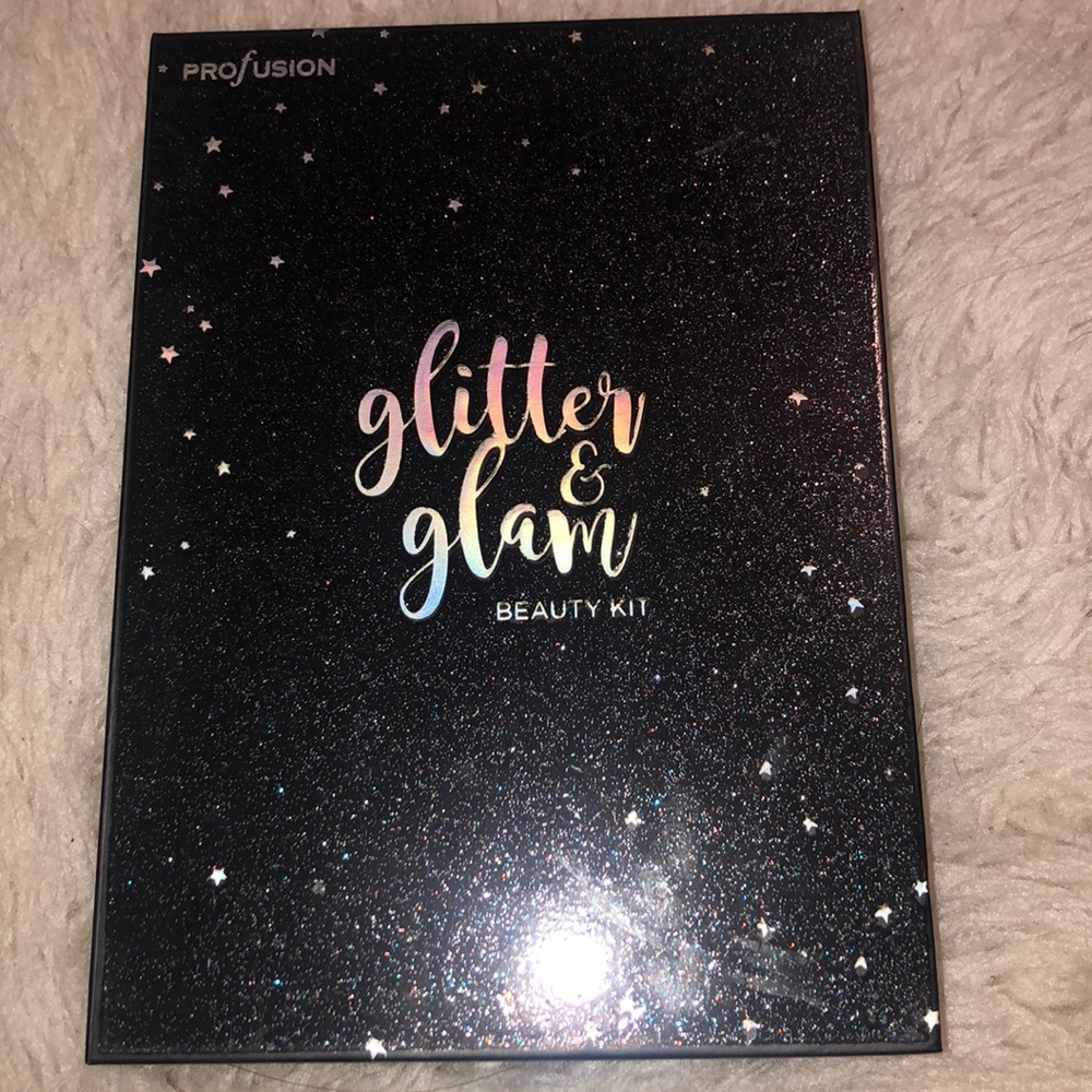 never used makeup set BRAND NEW!
